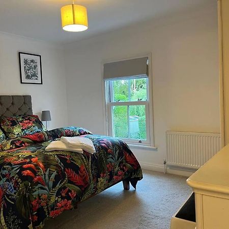 Chic 2 Bedroom Cottage 윌햄 외부 사진