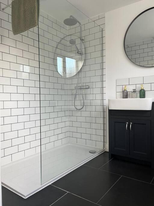 Chic 2 Bedroom Cottage 윌햄 외부 사진