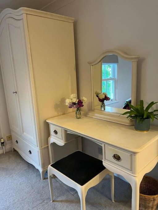 Chic 2 Bedroom Cottage 윌햄 외부 사진